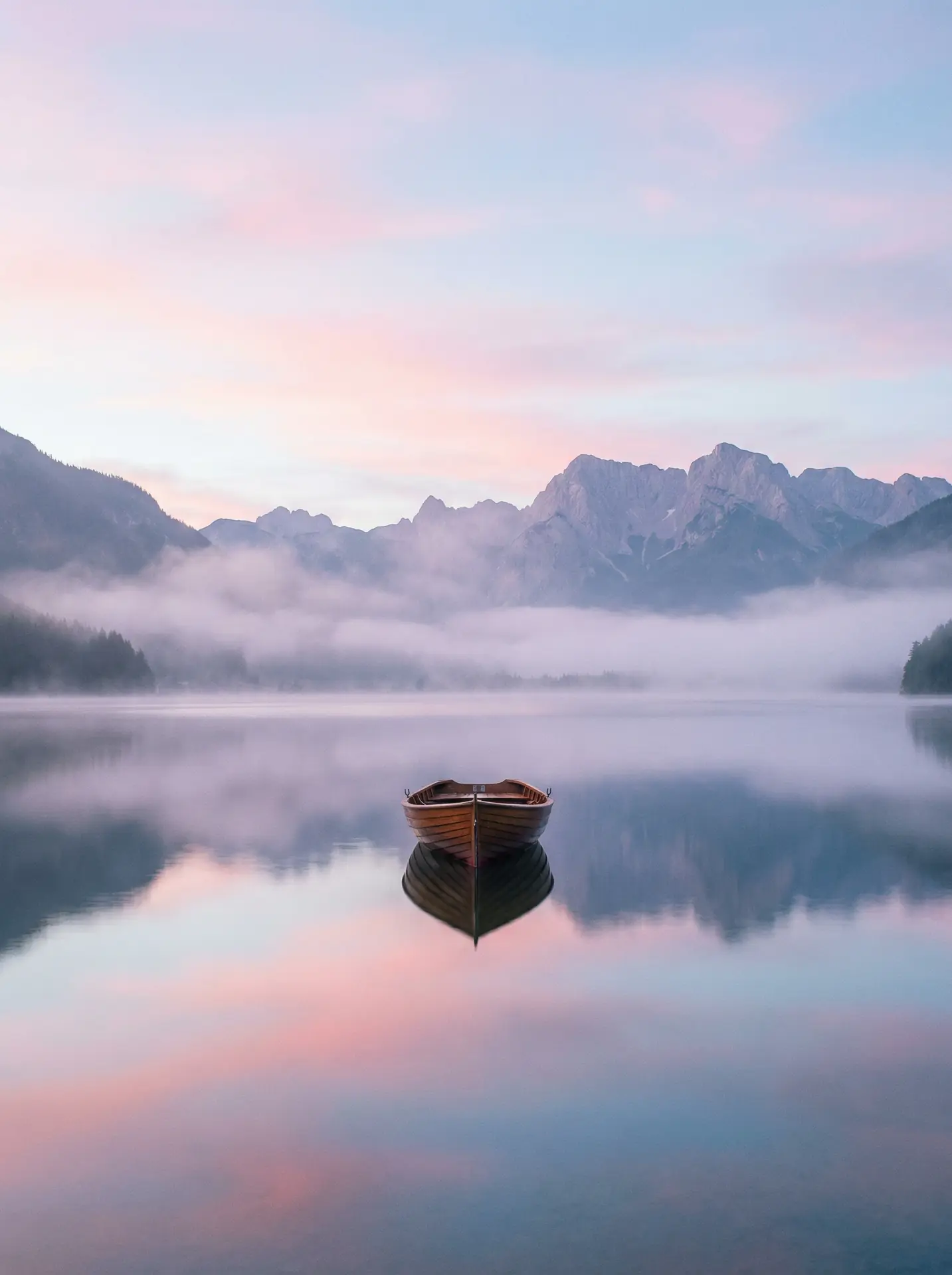 我爱搞 精选 - 晨雾湖面倒影风景摄影