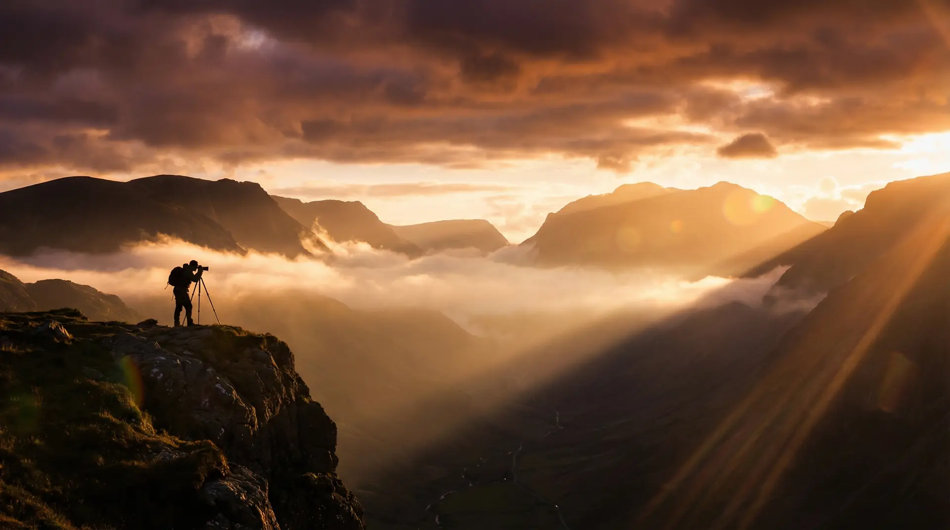 我爱搞 今日焦点摄影作品 - 金色黄昏下的山谷风光